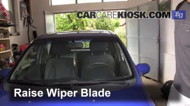 1998 Opel Corsa B II 1.0L 3 Cyl. Balais essuie-glace avant Changer les balais des essuie-glace